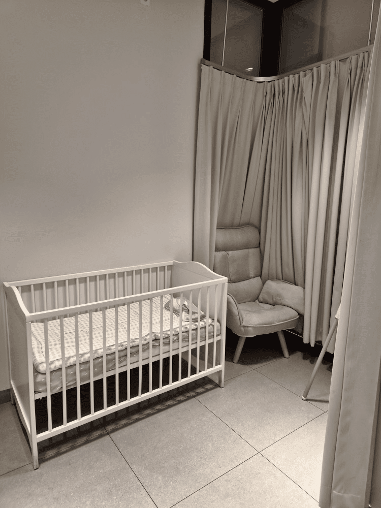 가평휴게소 춘천방향 수유실 실내 아기침대